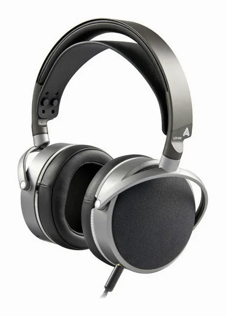 Audeze LCD-S20 visto di fronte, su fondo chiaro