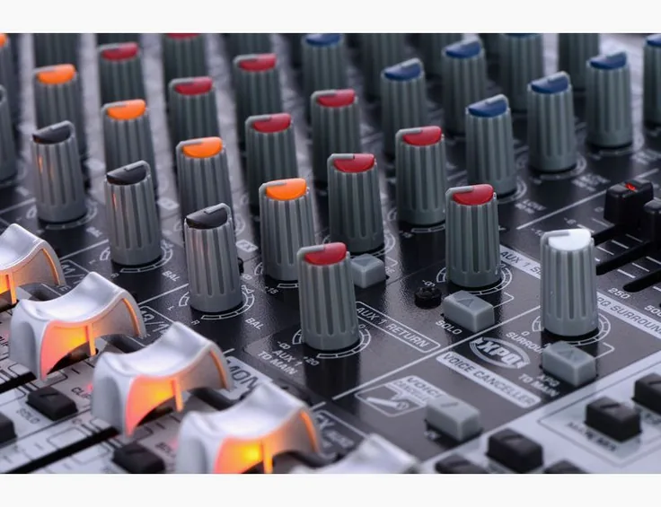 Behringer Xenyx QX1832USB, vista 4