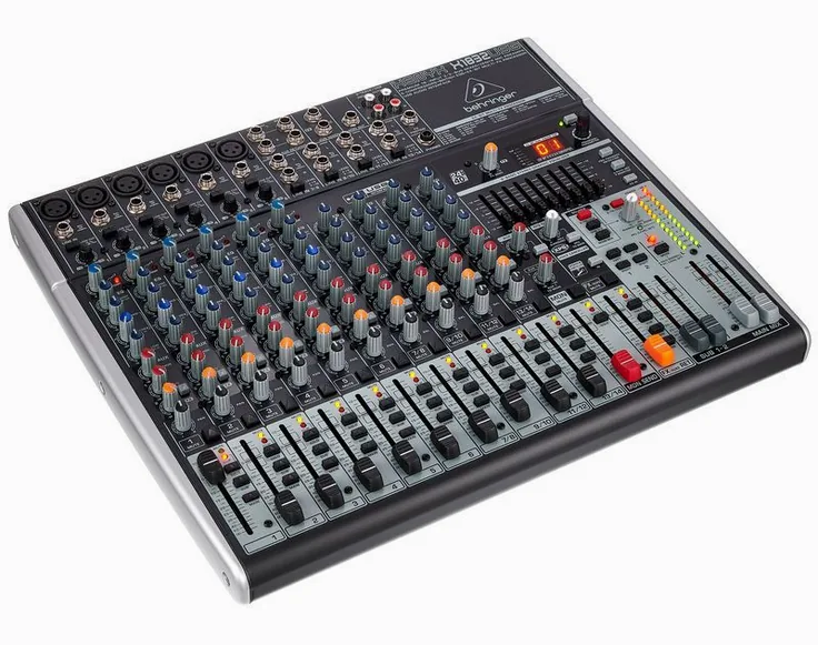 Behringer Xenyx X1832USB, vista 3