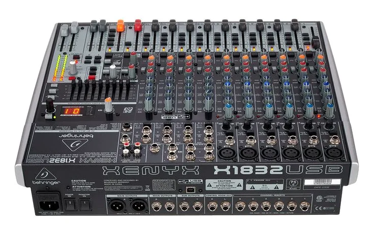 Behringer Xenyx X1832USB, vista 4