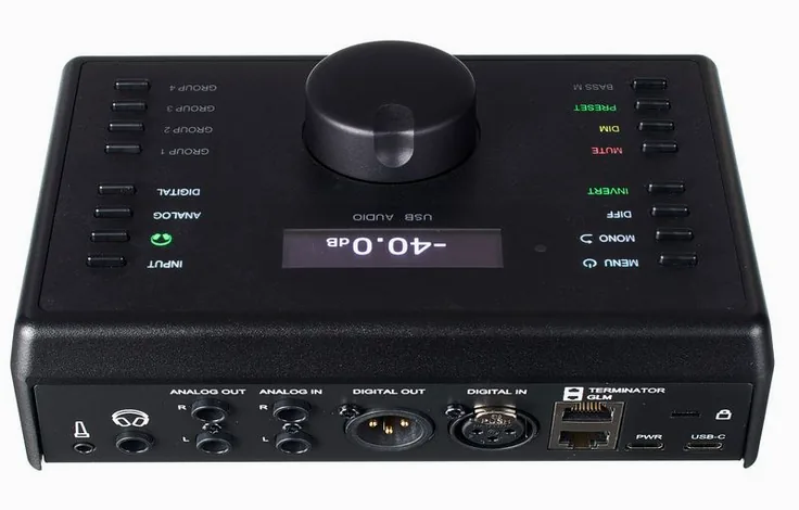Genelec 9320A Reference Controller, vista 4