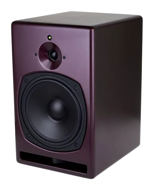 PSI Audio A21-M Studio Red visto di fronte, su fondo chiaro