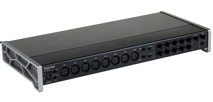 Tascam US-16x08, vista 3