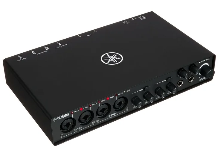 Yamaha URX44C, vista 3